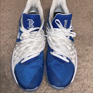 Nike Kyrie Lows